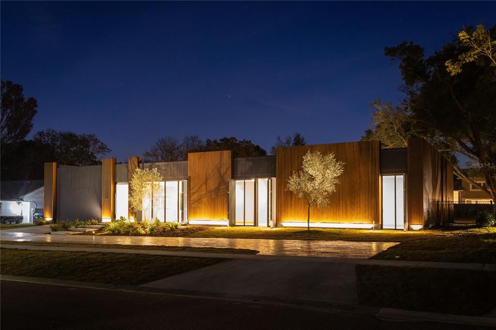 Exterior, Facade, Modern