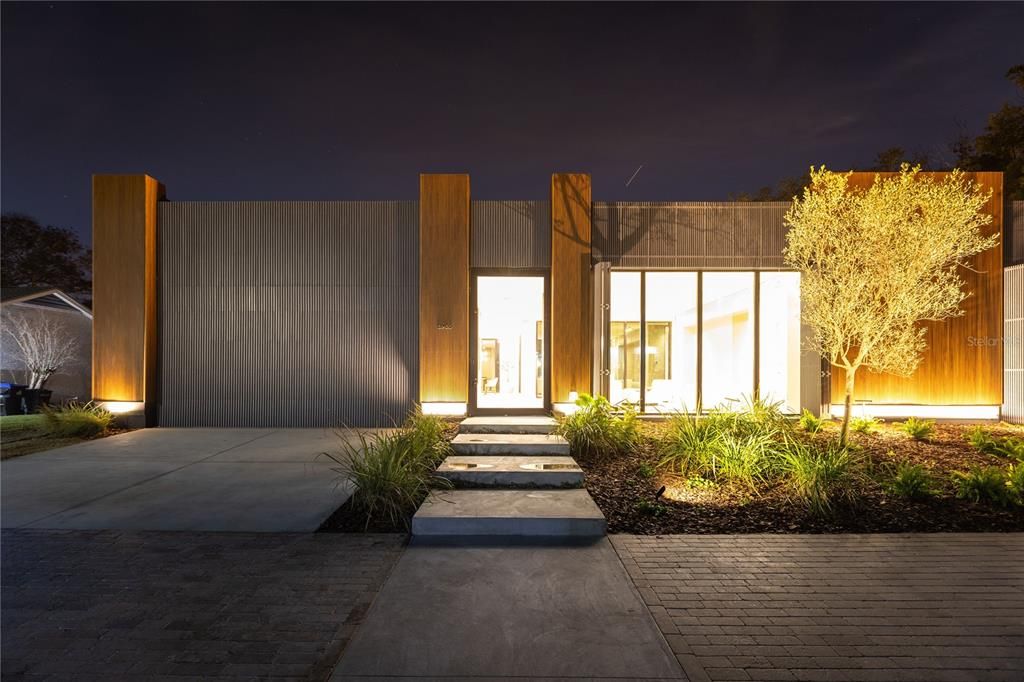 Attached, Exterior, Facade, Modern