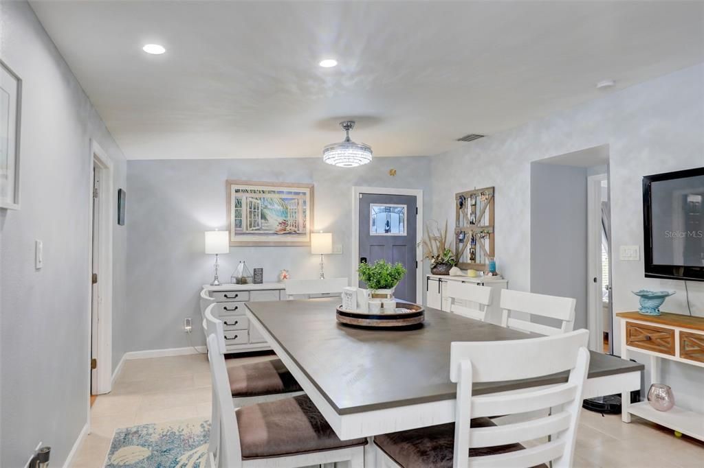 Dining room, Interior, Recessed Lighting