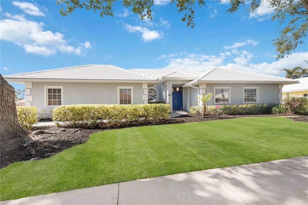 Exterior, Facade, Ranch
