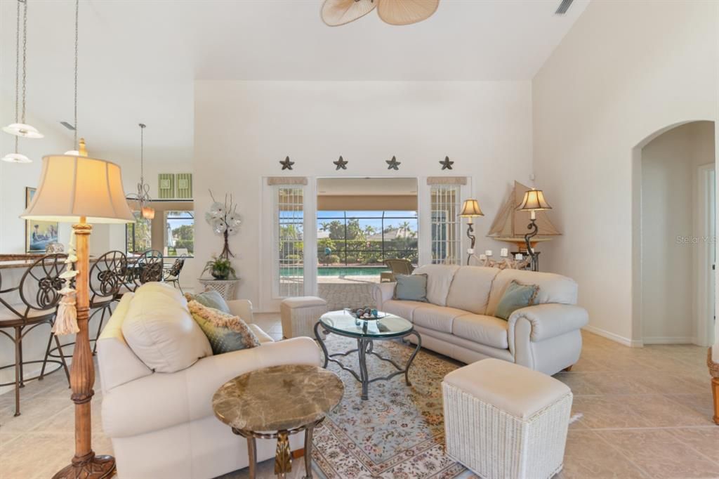 Dining room, Interior, Living room, Pendant Lights