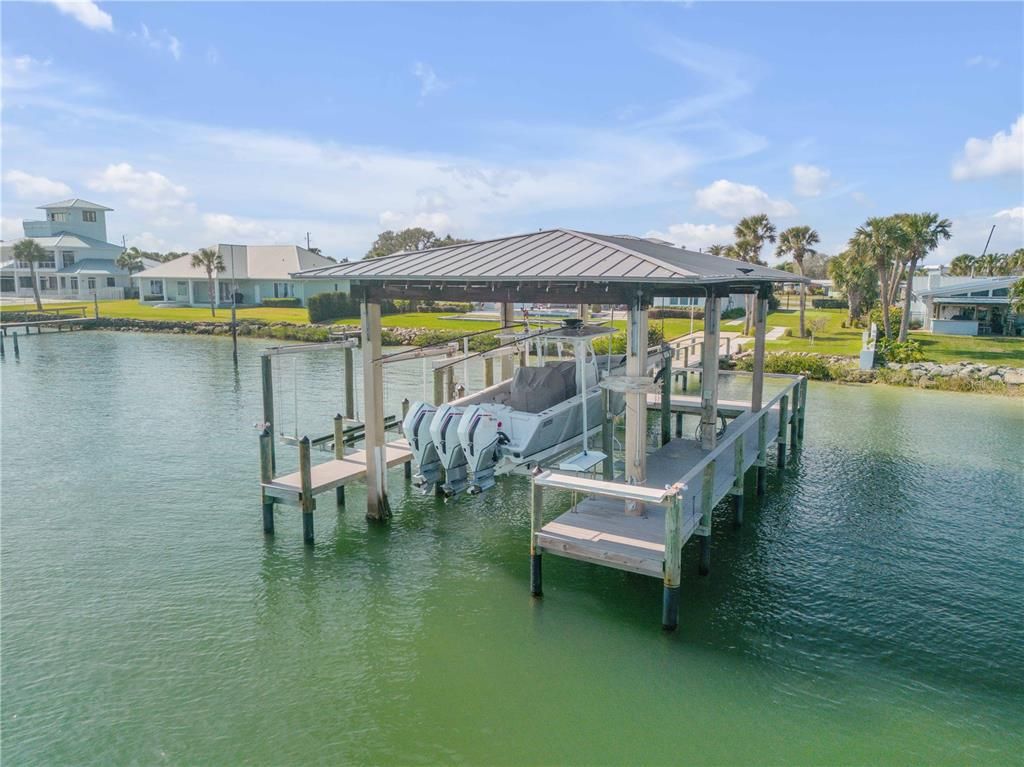 Exterior, Lake