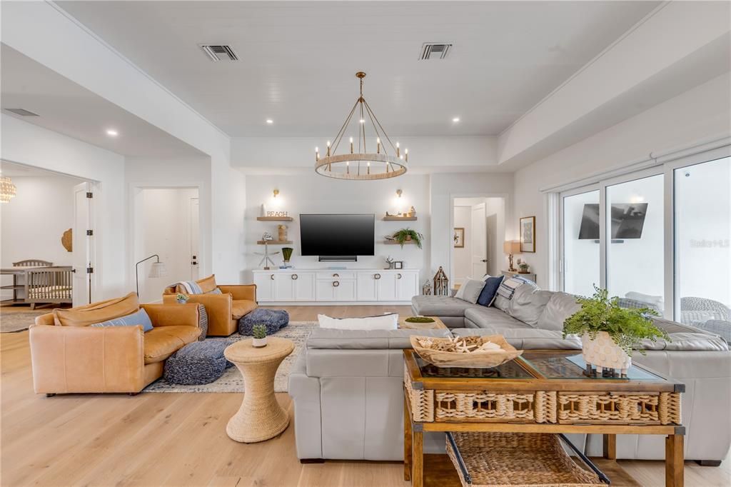Chandelier, Interior, Living room, Pendant Lights, Recessed Lighting, Wood Texture Flooring