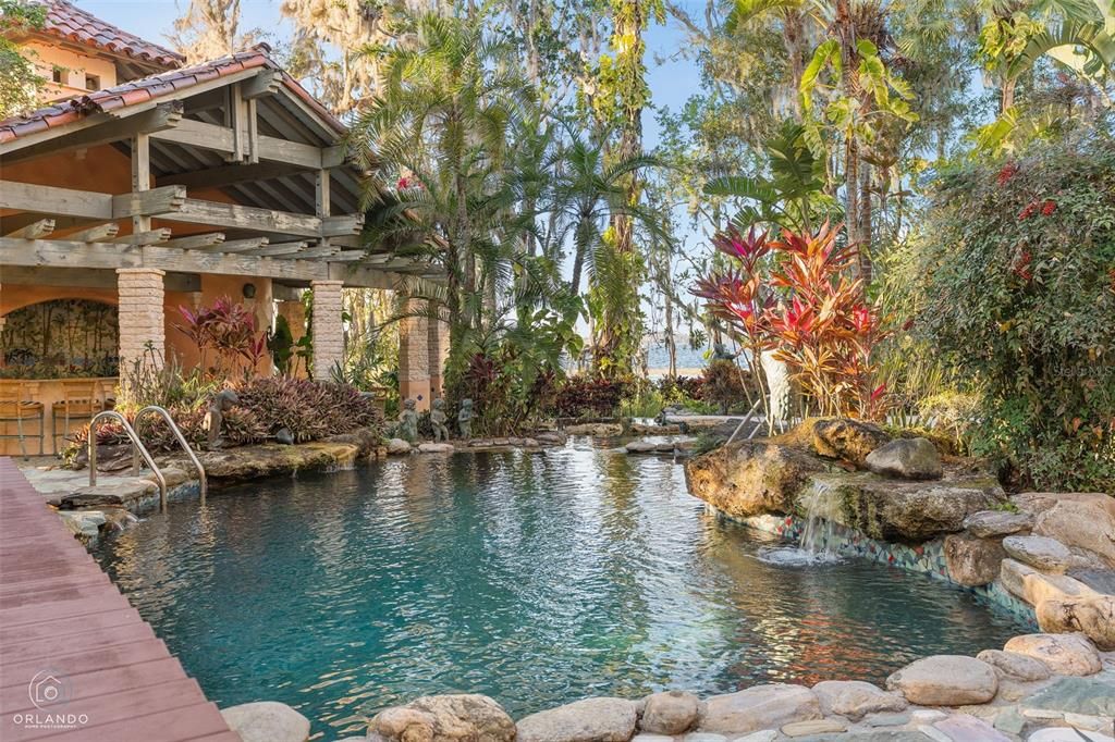 Exterior, Lake