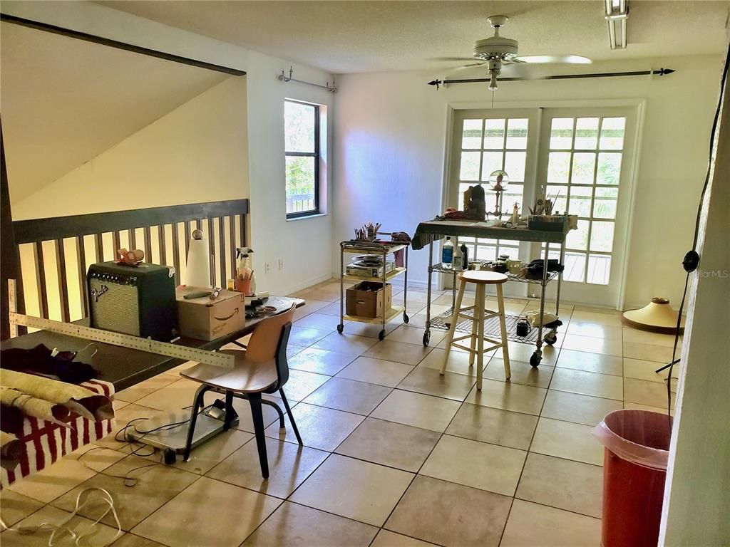 Home Office, Interior