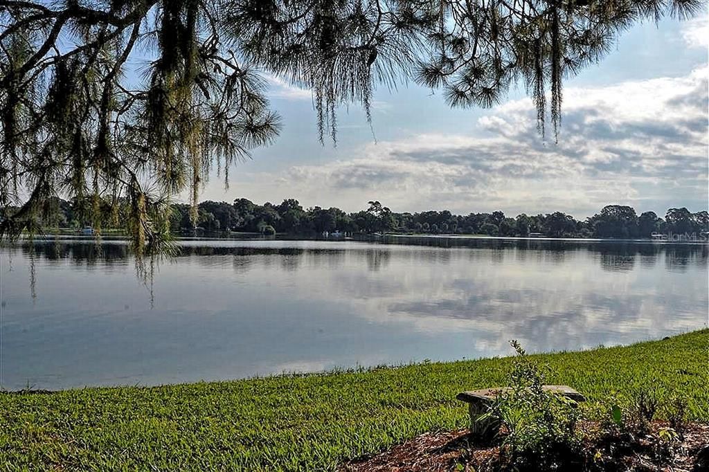 Exterior, Lake