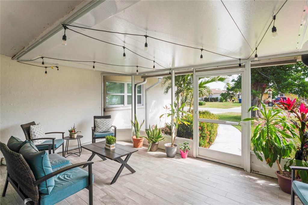 Interior, Sun Room, Wood Texture Flooring