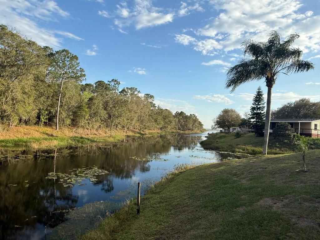 Exterior, Lake