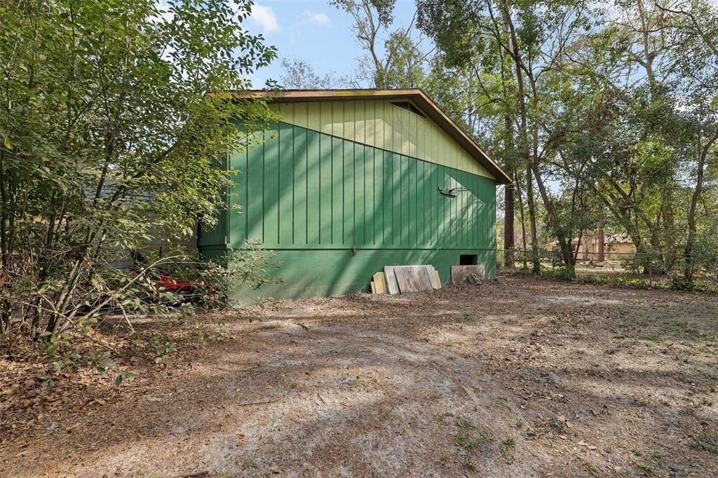 Backyard, Exterior