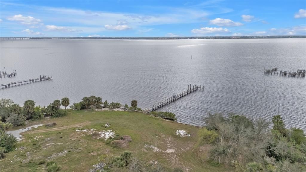 Exterior, Lake