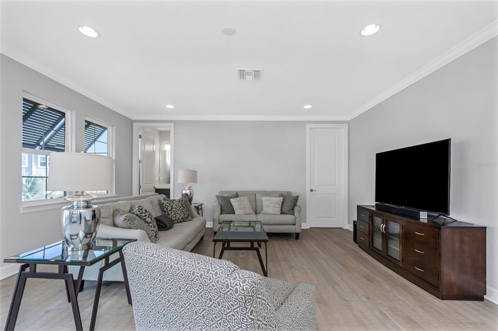 Interior, Living room, Recessed Lighting, Wood Texture Flooring