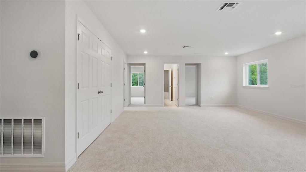 Empty room, Interior, Recessed Lighting