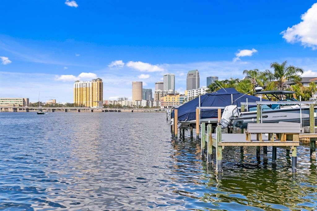 Exterior, Lake