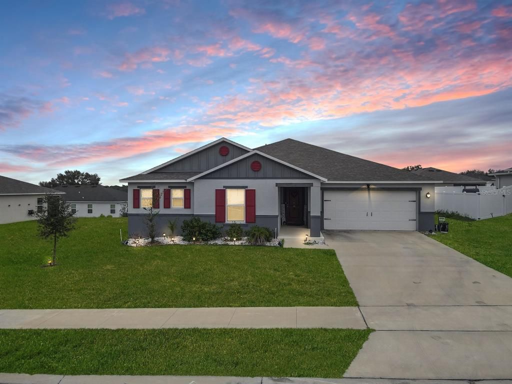 Attached, Exterior, Facade, Ranch