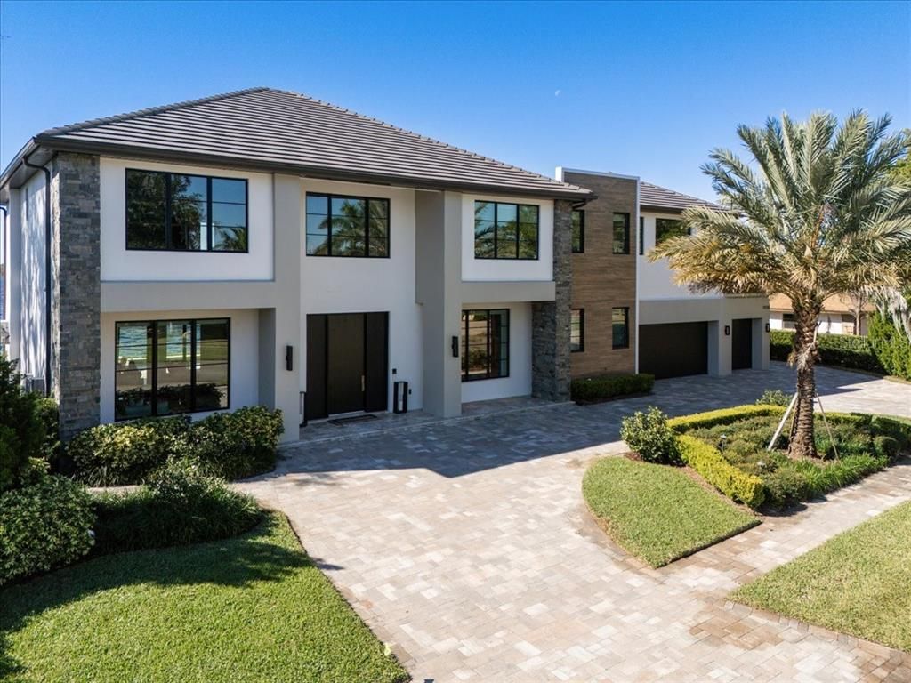 Backyard, Exterior, Facade, Modern