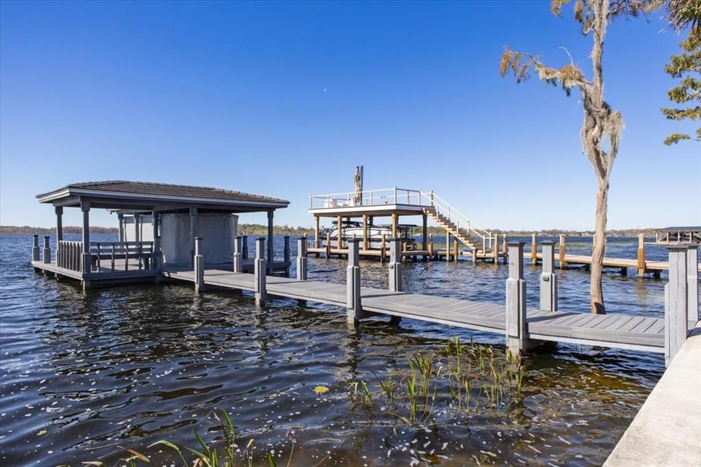 Exterior, Lake
