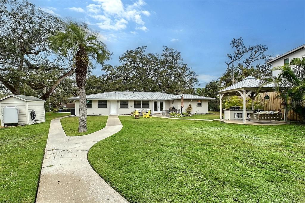 Backyard, Exterior