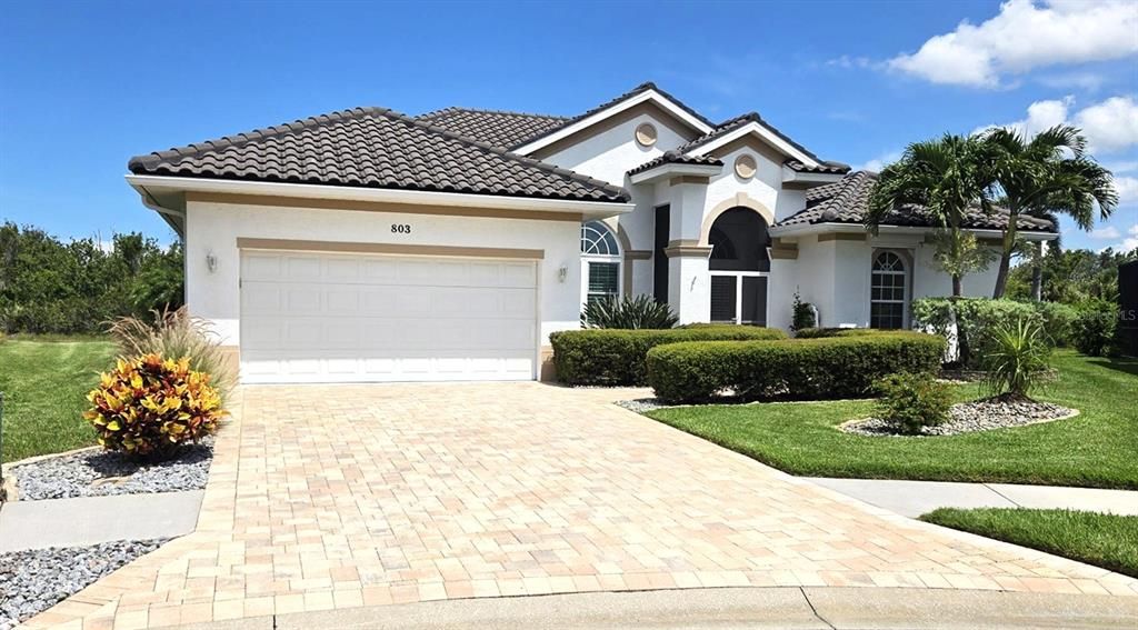 Attached, Exterior, Facade, Mediterranean