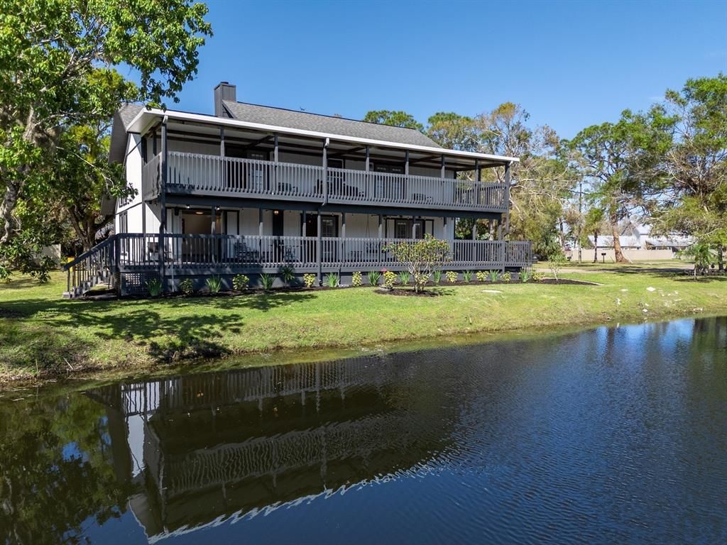 Exterior, Lake