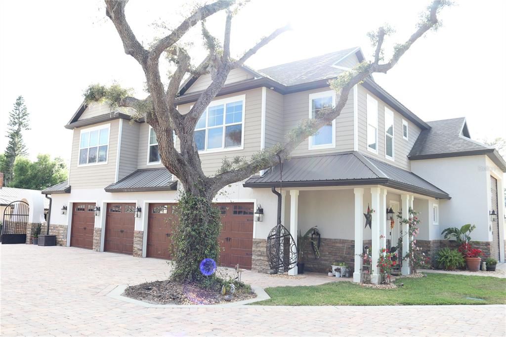 Attached, Exterior, Facade, Farmhouse