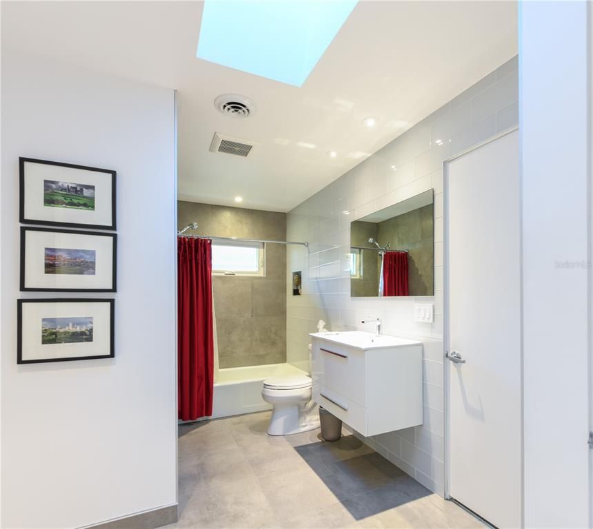 Bathroom, Interior, Recessed Lighting