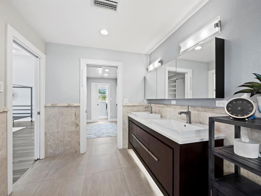Bathroom, Dual Sink Vanities, Interior, Recessed Lighting