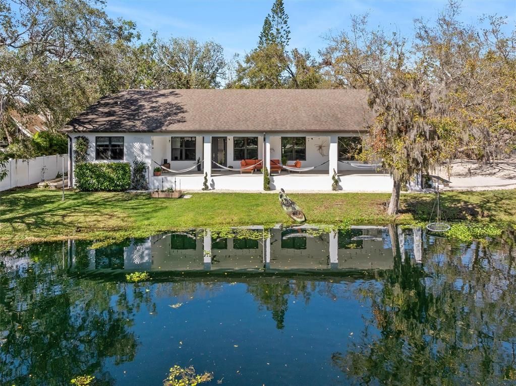 Exterior, Lake