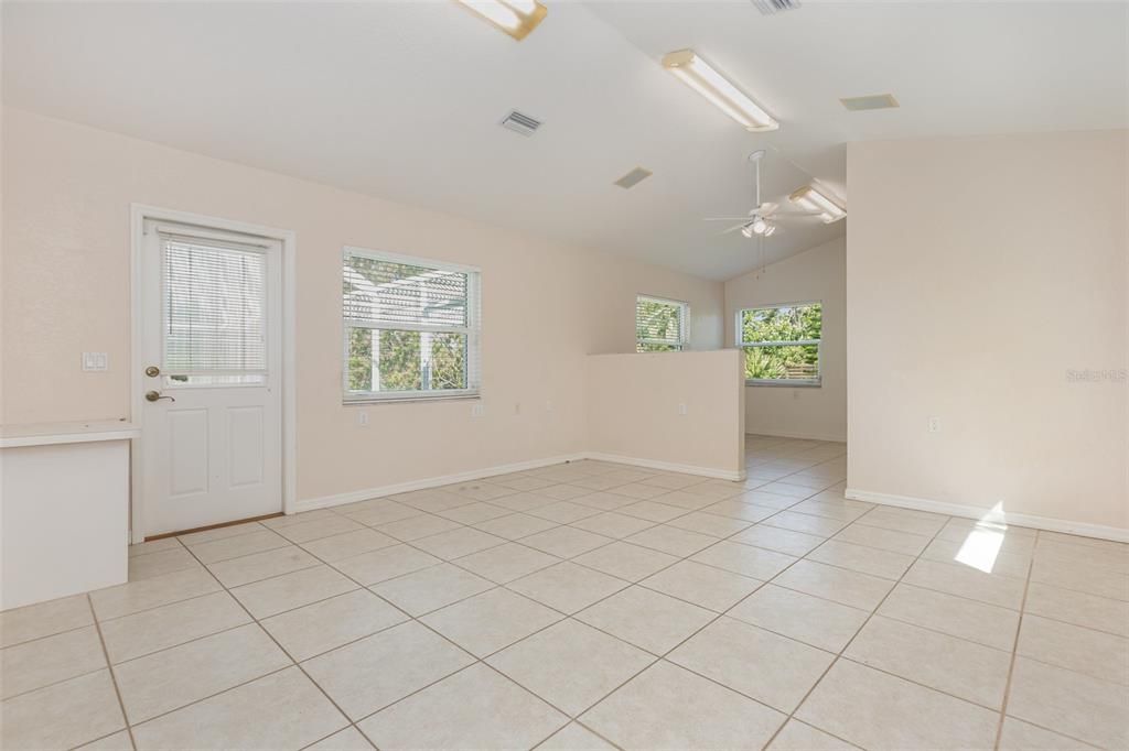 Empty room, Interior