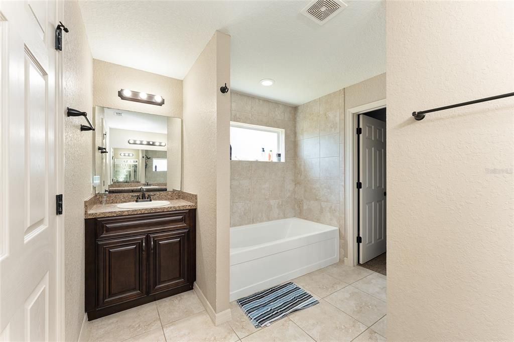 Bathroom, Interior, Recessed Lighting