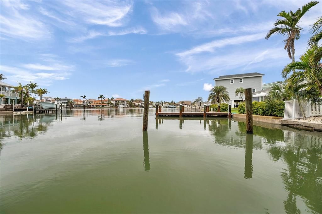 Exterior, Lake