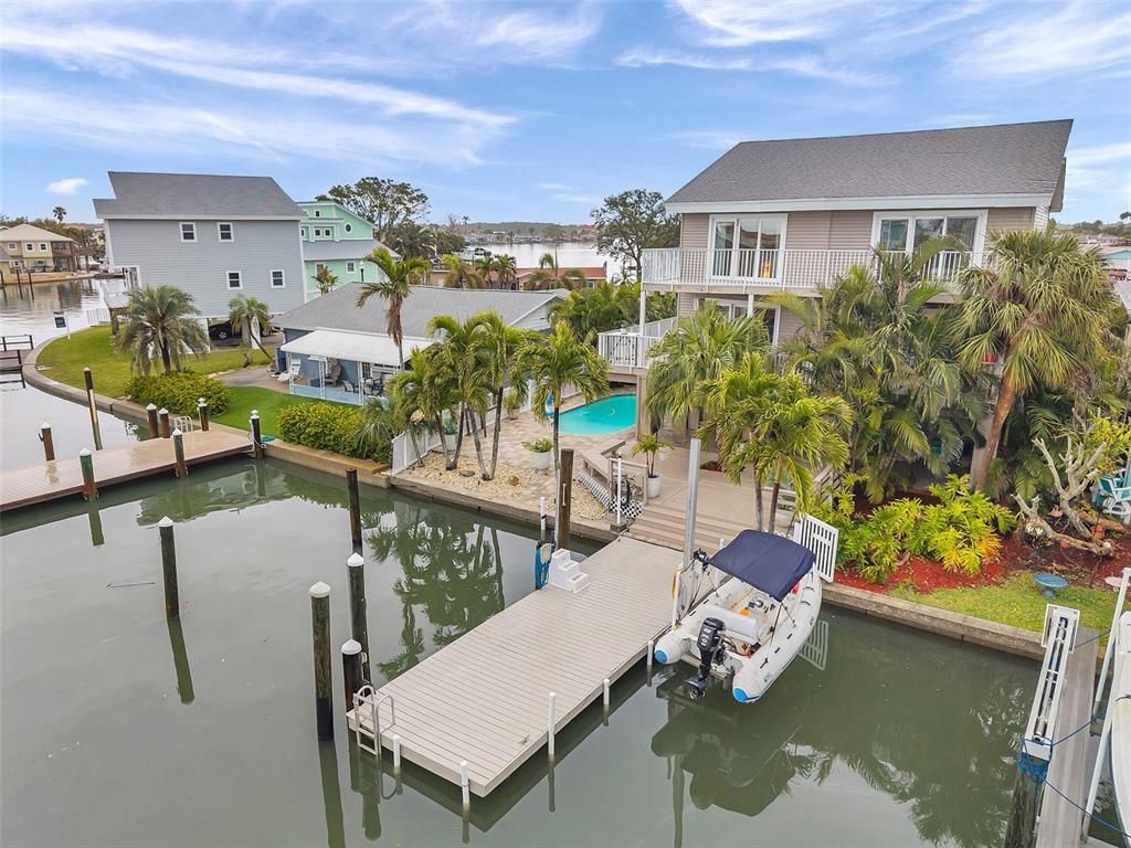 Exterior, Lake