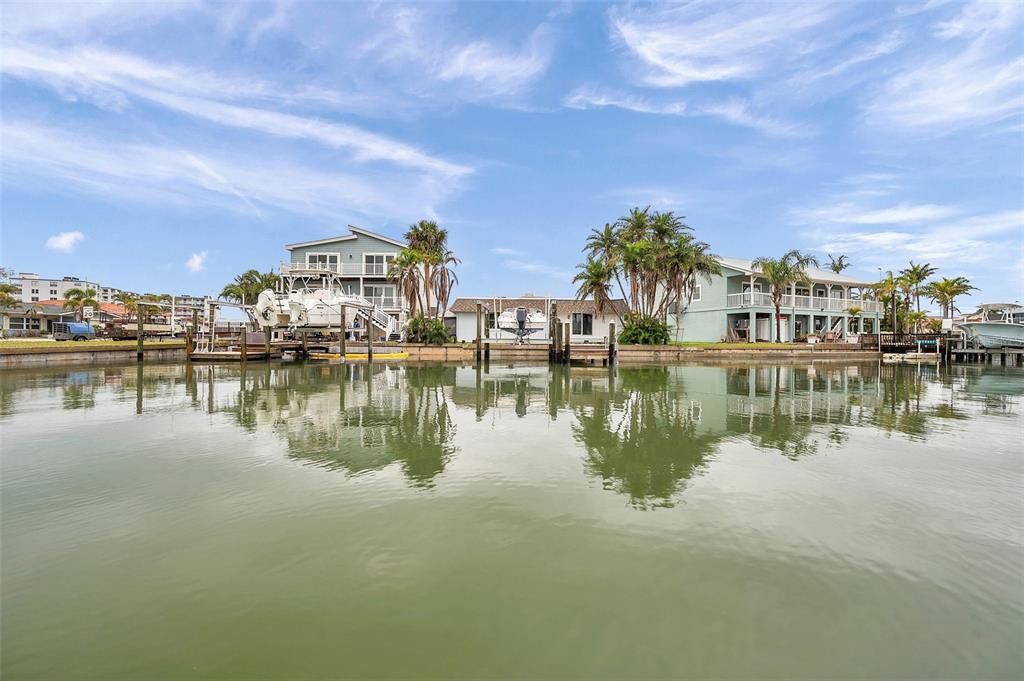 Exterior, Lake