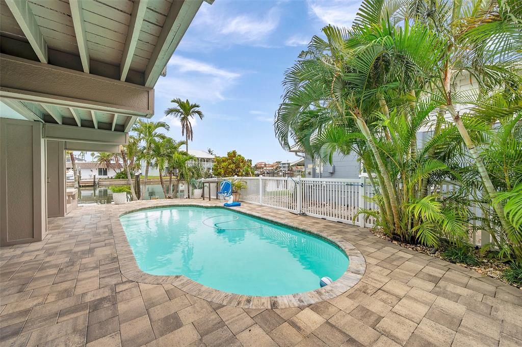 Exterior, Pool