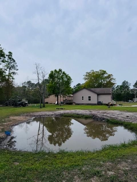 Exterior, Lake