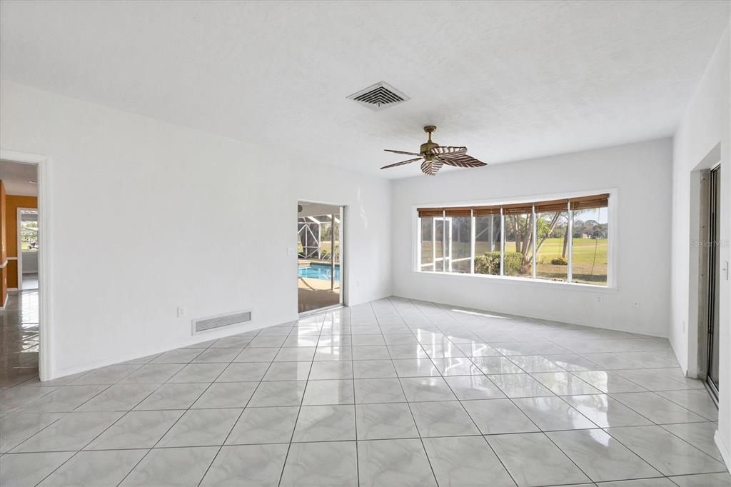 Empty room, Interior