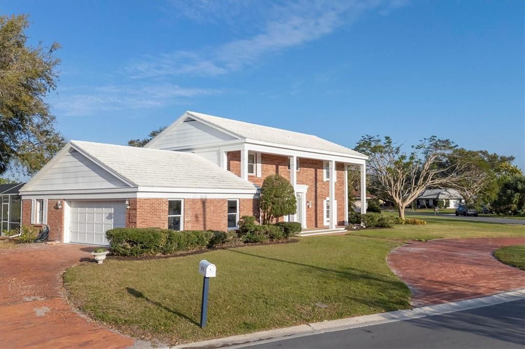 Attached, Exterior, Facade, Brick Facade, Ranch