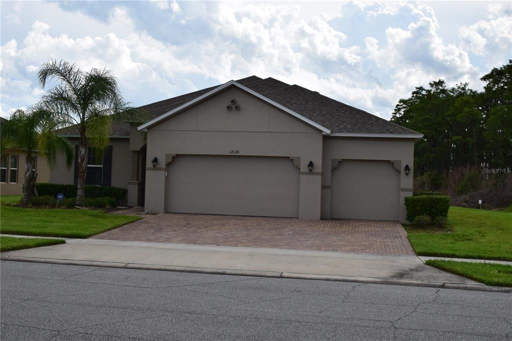 Attached, Exterior, Facade, Ranch