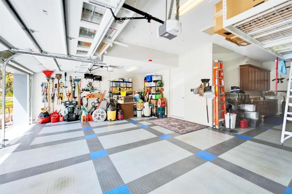 Garage, Interior