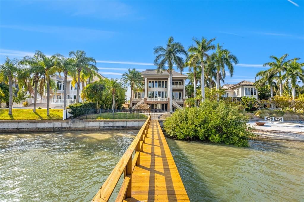 Exterior, Lake