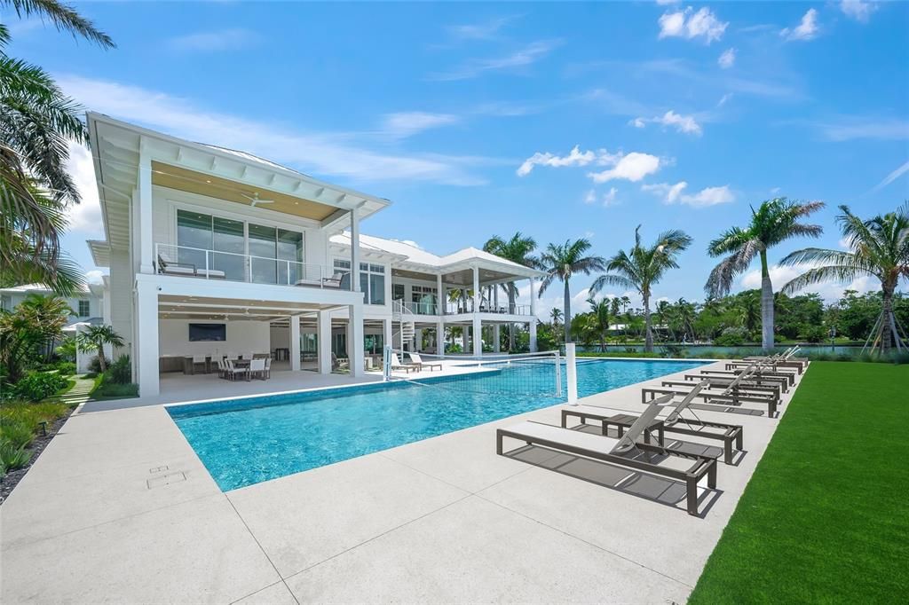Exterior, Pool