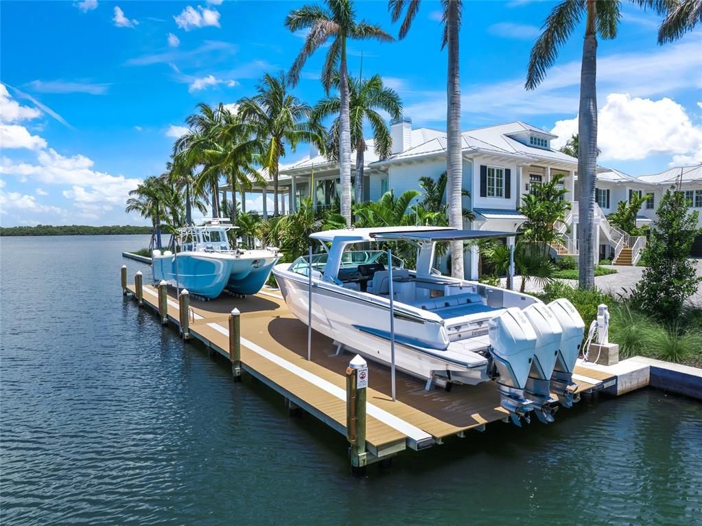 Exterior, Lake