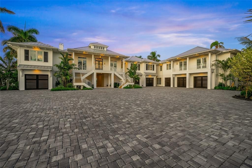 Attached, Exterior, Facade, Mediterranean