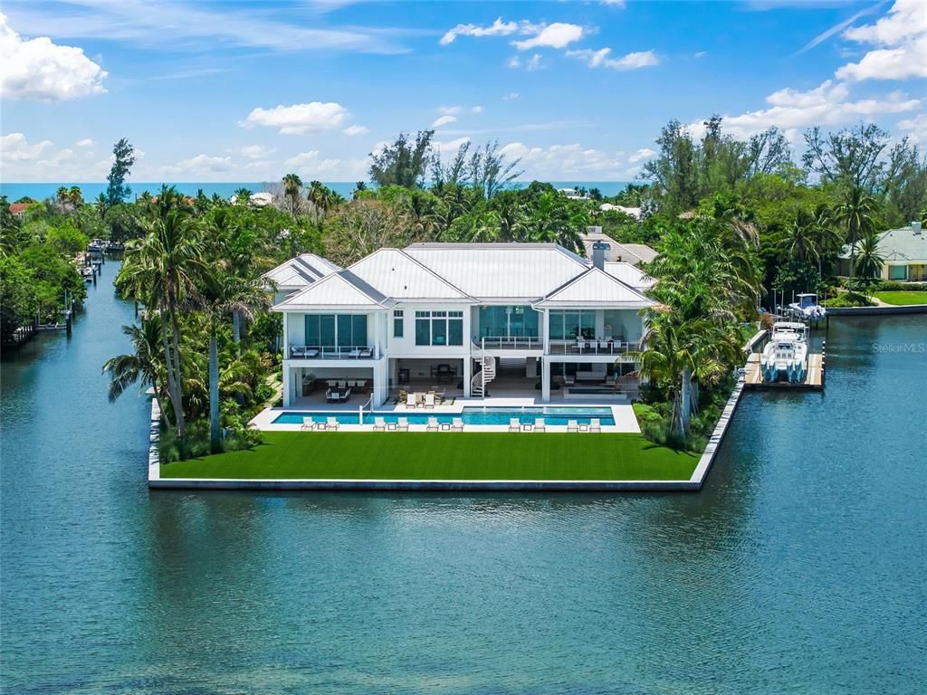 Exterior, Lake