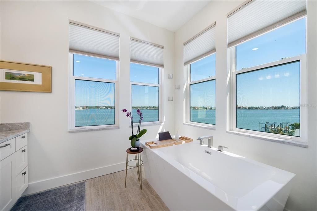 Bathroom, Interior, Water, Wood Texture Flooring