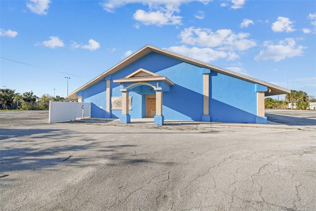 Exterior, Facade, None
