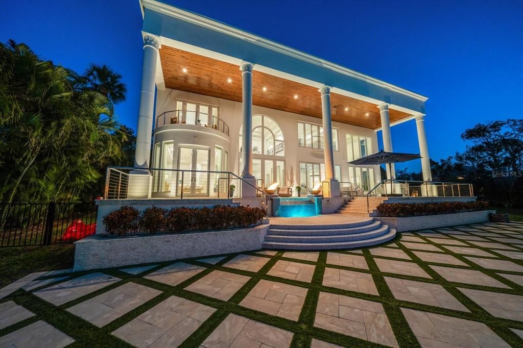 Backyard, Exterior, Facade, Modern