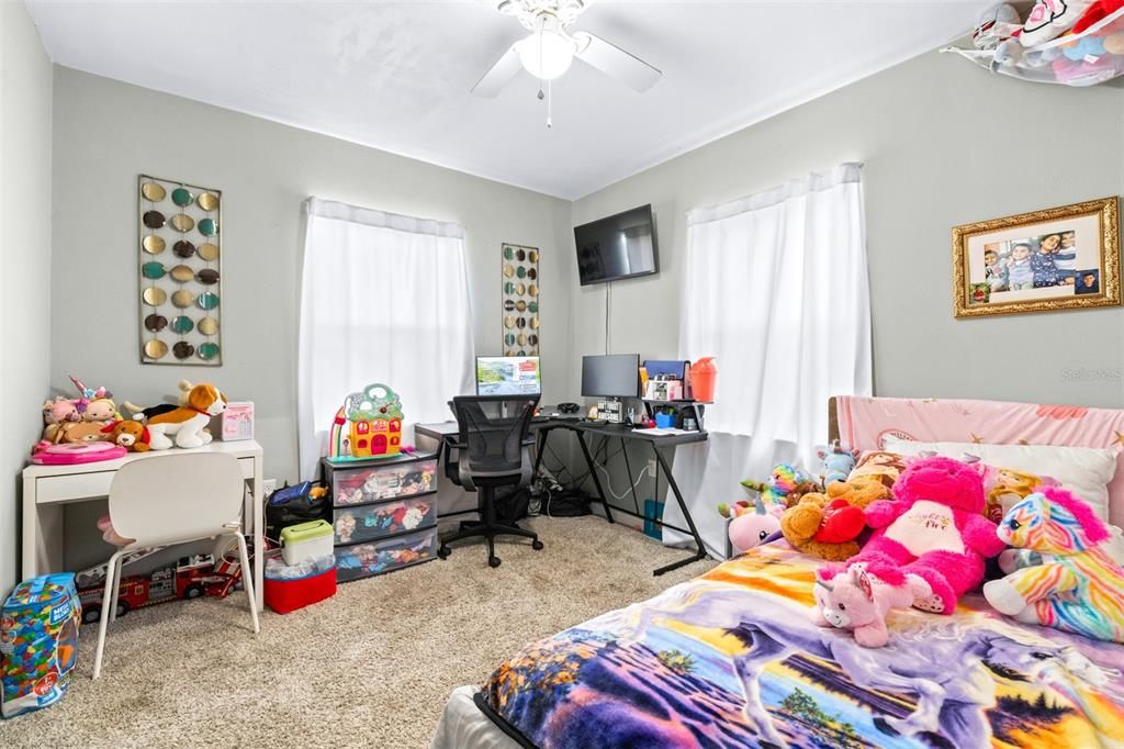Home Office, Interior