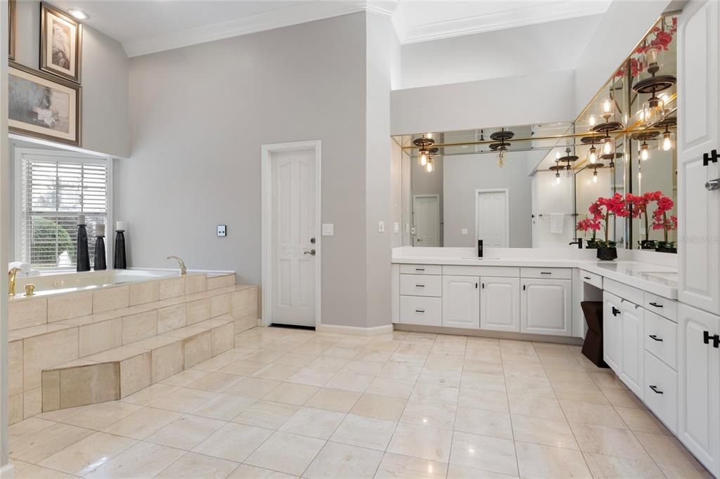 Bathroom, Dual Sink Vanities, Interior