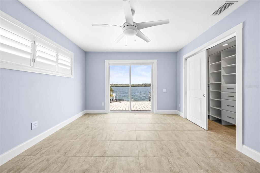 Empty room, Interior, Water