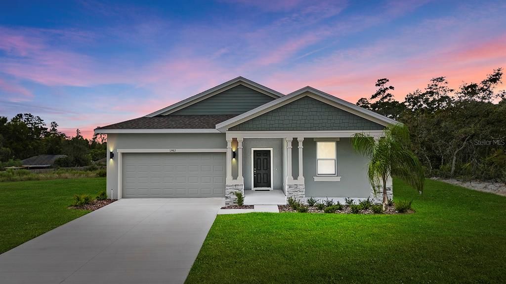 Attached, Exterior, Facade, American Craftsman